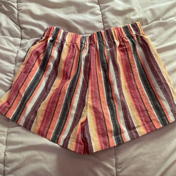 Striped shorts! - Picture 3 of 3